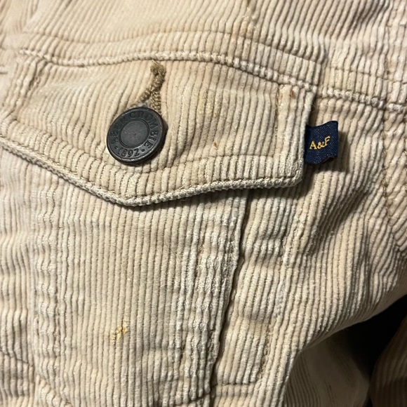 Abercrombie & Fitch - Picture 10 of 11